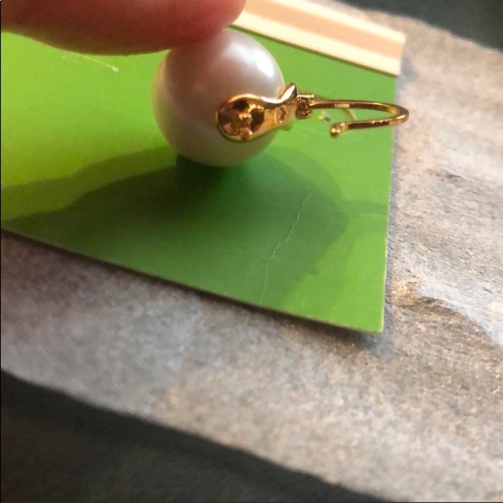 KATE SPADE ♠️ CLASSIC PEARL EARRINGS NWT - Picture 5 of 6